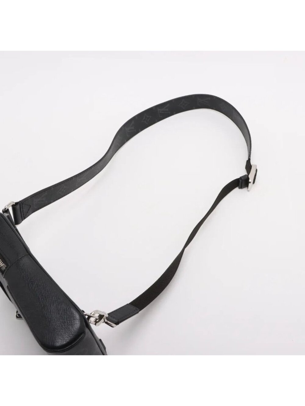 Louis Vuitton Taigarama Outdoor Sling Bag 2-Way Shoulder - Picture 5 of 10